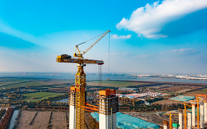 最重522吨！徐工超大塔助力张靖皋长江大桥冲刺六项“世界之最”