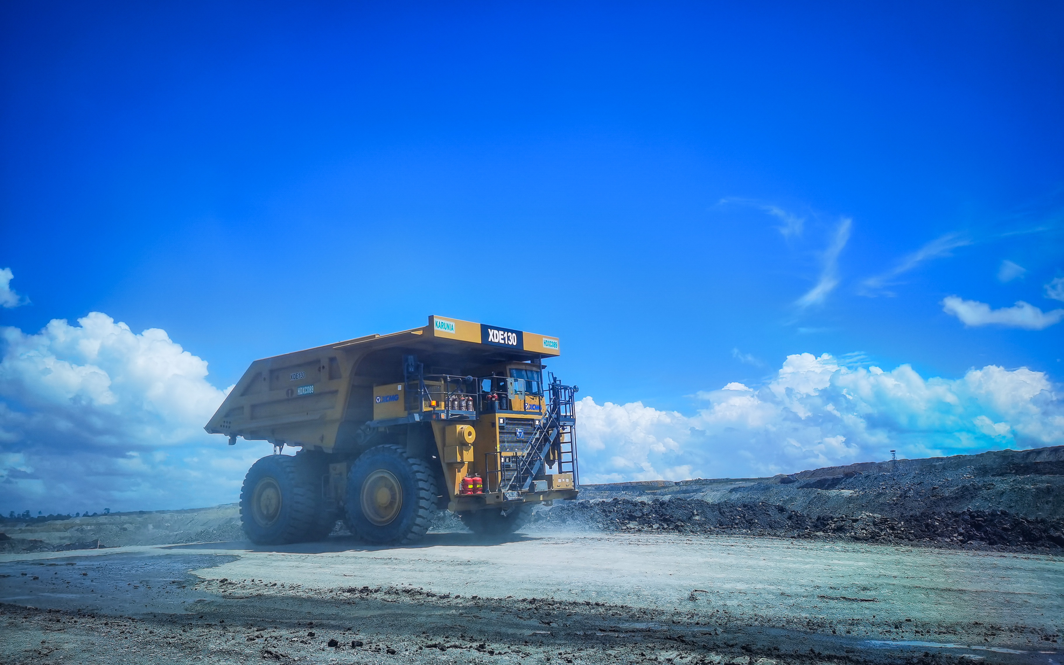 闪耀东南亚！徐工XDE130双桥刚性矿车效能非凡