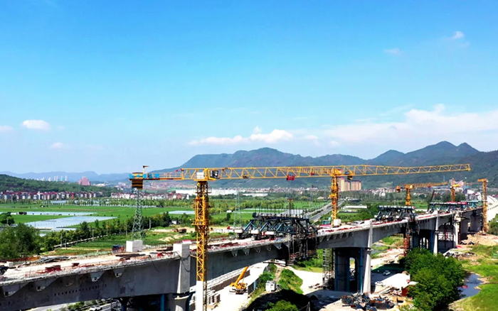 凌空起舞，飞跨南北！徐工群塔助建浙江“诗画走廊”