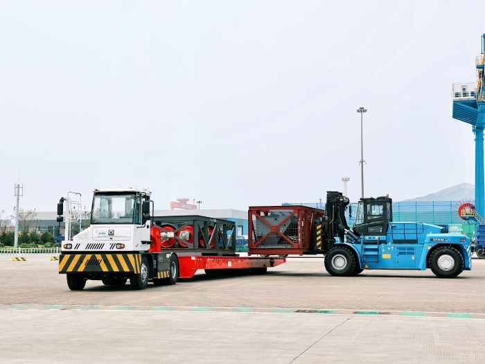 千里之外“秀操作”！徐工远控港机集群carry全场