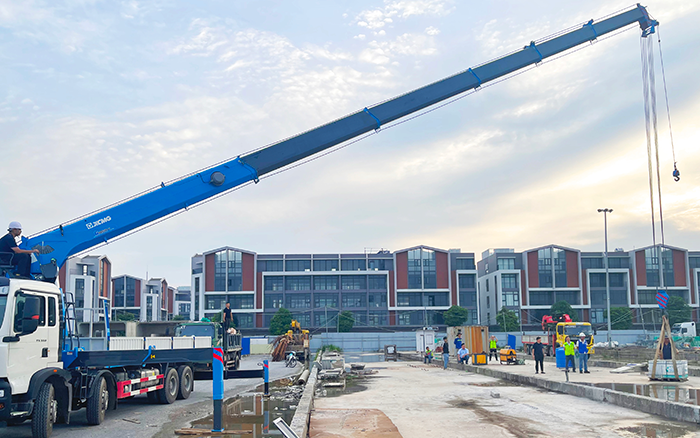 徐工GSQS500-6：厂房施工的“重载精准搭档”