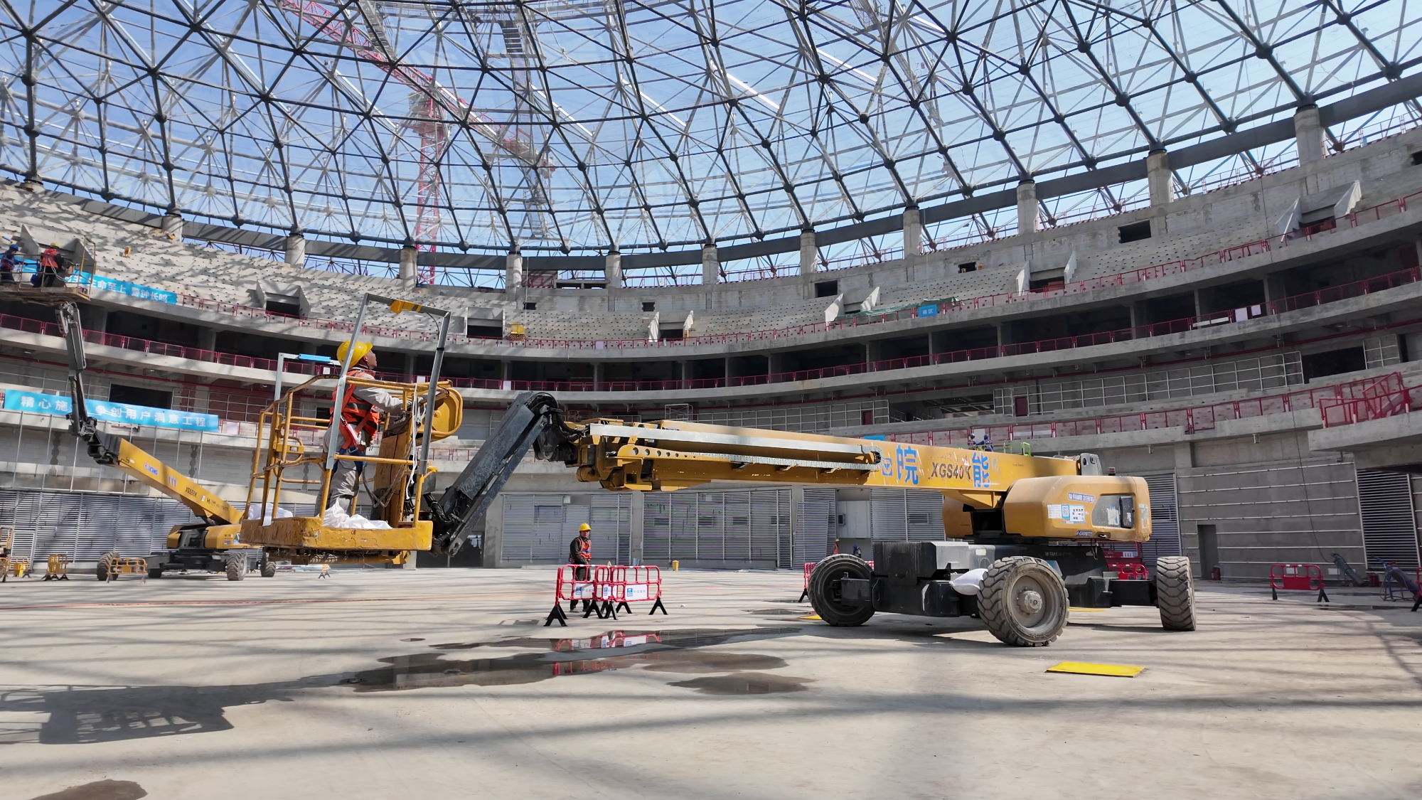 52万方巨无霸高空“织网”，徐工高空作业平台助力时代新标杆