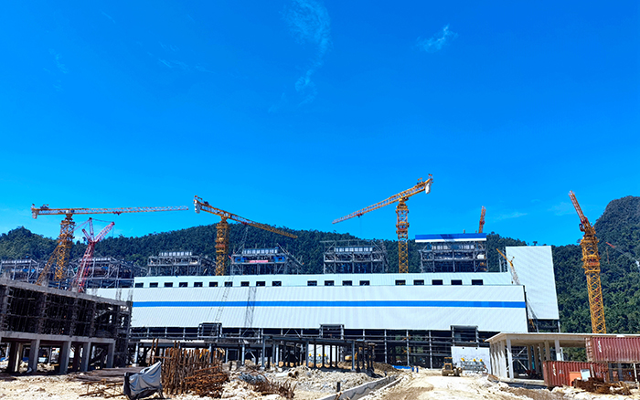 硬核实力！徐工超大塔机批量助建印尼矿业项目