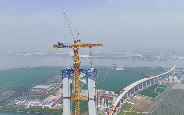 350米高空！徐工超级塔机助力张靖皋大桥再创纪录